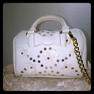 Betsey Johnson mini barrel bag cream gold Hardware